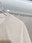 weigou_223452_5_0cef8516a0 P80 MONCLER/蒙口 高品质300克圆领短袖T恤 品牌经典 简约 撞色LOGO刺绣字母 男女同款 2026ss早春官方同步 高版本 高品质 时尚个性 百搭潮流 套装 纯原品质 原版面料 吊牌 领标 水洗麦 三标齐全 颜色: 黑色.白色. 尺码:S M L XL