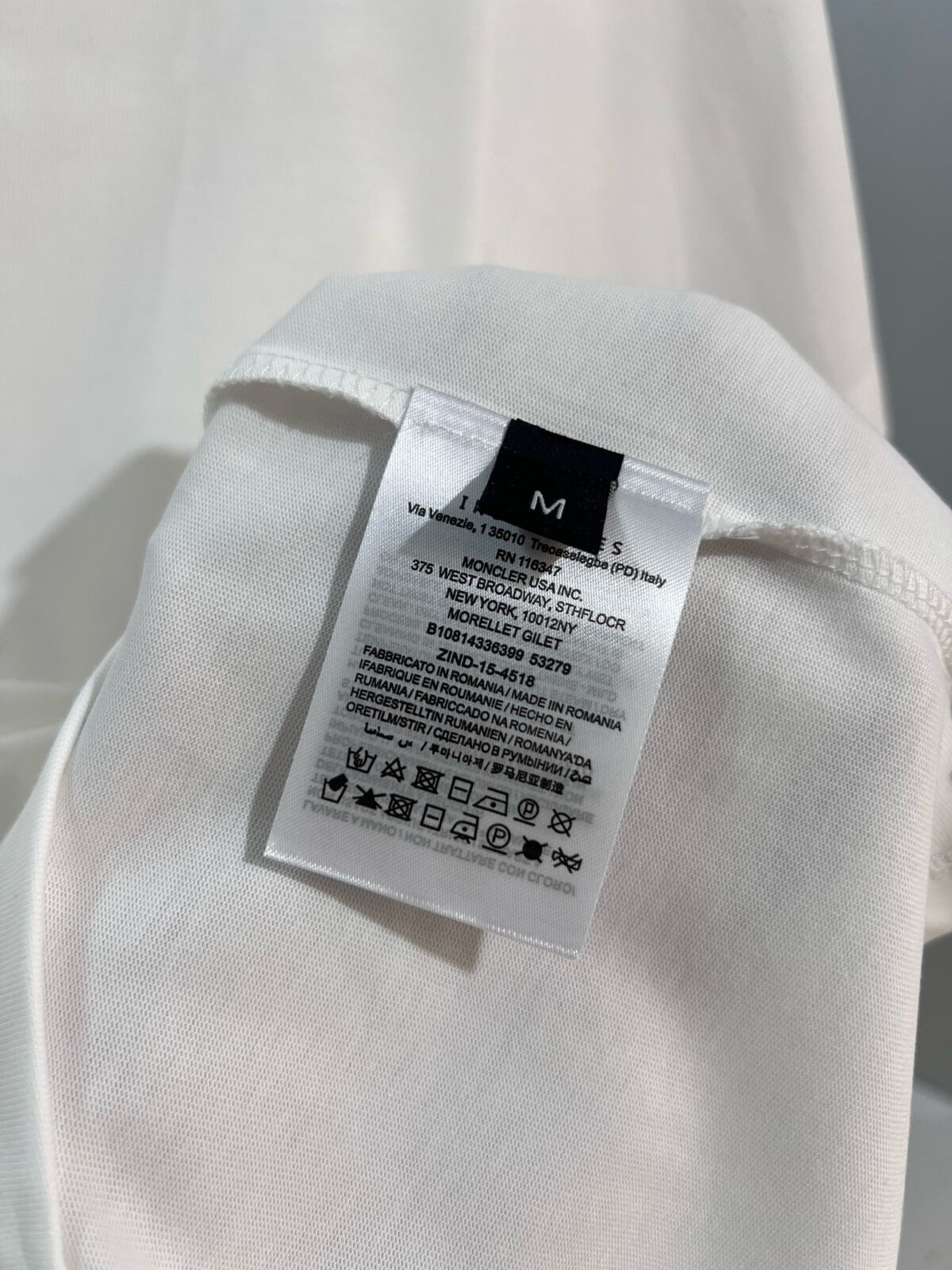 weigou_223452_8_a37586759e P80 MONCLER/蒙口 高品质300克圆领短袖T恤 品牌经典 简约 撞色LOGO刺绣字母 男女同款 2026ss早春官方同步 高版本 高品质 时尚个性 百搭潮流 套装 纯原品质 原版面料 吊牌 领标 水洗麦 三标齐全 颜色: 黑色.白色. 尺码:S M L XL
