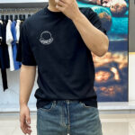 P70 蒙口 夏季新款 印花字母logo休闲短袖t恤。进口100%长绒棉面料，舒适透气，印花图案logo每个细节做到极致，成品完成非常ok！上身极赞，随意百搭！OS版型，S-2XL。