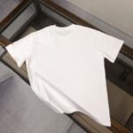 weigou_223628_6_b025d6d07e P75 💥 MONCLER 蒙口 夏季新款圆领短袖T恤!270克重磅高端纯棉面料,手感质感都极完美!修身裁剪设计干净利落!时尚又好看!走线做工非常精致!版型效果超赞!而且透气性能超强!任何年龄阶段都可轻松驾驭,男士衣橱里必备的单品。 颜色: 米白 黑色 码数:M-3XL (下单请报身高体重)