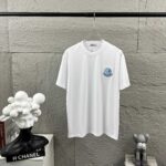 P80 Moncle* 蒙口*2026 春夏新款 经典图标字母立体贴布绣工艺 定制双纱平纹纯棉面料 短袖T恤 男女同款 颜色：黑色 白色 尺码： S （90-130斤） M （120-150斤） L （140-165斤） XL （160-180斤） XXL （180-210斤）