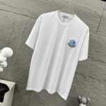 P80 Moncle* 蒙口*2026 春夏新款 经典图标字母立体贴布绣工艺 定制双纱平纹纯棉面料 短袖T恤 男女同款 颜色：黑色 白色 尺码： S （90-130斤） M （120-150斤） L （140-165斤） XL （160-180斤） XXL （180-210斤）