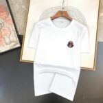P70 品牌： 蒙口 (胖子福音)原单男士休闲短袖T恤，2026春夏新品，定制胸前顶级logo 工艺、搭配整件细节 品质及剪裁设计都堪称一流，定制进口丝光棉面料！型格十足，配色轻熟百搭。M-5XL(穿到220斤)