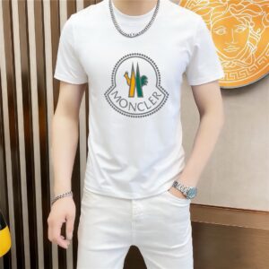 weigou_223781_0_dc69a9712d P70 品牌: 蒙口 (胖子福音)原单男士休闲短袖T恤,2026春夏新品,定制胸前顶级logo 工艺、搭配整件细节 品质及剪裁设计都堪称一流,定制进口丝光棉面料!型格十足,配色轻熟百搭。M-5XL(穿到220斤)