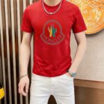 P70 品牌： 蒙口 (胖子福音)原单男士休闲短袖T恤，2026春夏新品，定制胸前顶级logo 工艺、搭配整件细节 品质及剪裁设计都堪称一流，定制进口丝光棉面料！型格十足，配色轻熟百搭。M-5XL(穿到220斤)