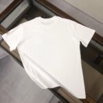 P75 💥 MON 蒙口 春夏新品龙年限定情侣款T恤，时尚休闲圆领短袖，采用进口原版科技面料，顶级印花工艺图案，独特设计，档次极高，舒适透气，上身时尚帅气👍 颜色：黑色 白色 码数：M-3XL（下单请报身高体重）