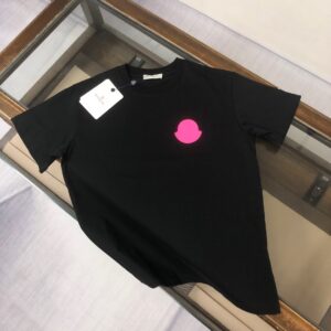 P75 💥 MON 蒙口 春夏新品龙年限定情侣款T恤，时尚休闲圆领短袖，采用进口原版科技面料，顶级印花工艺图案，独特设计，档次极高，舒适透气，上身时尚帅气👍 颜色：黑色 白色 码数：M-3XL（下单请报身高体重）
