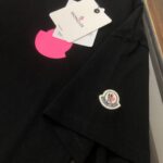 P75 💥 MON 蒙口 春夏新品龙年限定情侣款T恤，时尚休闲圆领短袖，采用进口原版科技面料，顶级印花工艺图案，独特设计，档次极高，舒适透气，上身时尚帅气👍 颜色：黑色 白色 码数：M-3XL（下单请报身高体重）
