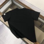 P75 💥 MON 蒙口 春夏新品龙年限定情侣款T恤，时尚休闲圆领短袖，采用进口原版科技面料，顶级印花工艺图案，独特设计，档次极高，舒适透气，上身时尚帅气👍 颜色：黑色 白色 码数：M-3XL（下单请报身高体重）