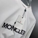 weigou_223946_5_f16cbbc201 P80 moncle~ 蒙口刺绣字母徽章 《区别通货面料》7a抗菌短袖tee 负离子上身十分舒适,男女同款半袖,落肩宽松版型 颜色: 黑色 白色 咖啡色 尺码:S(90-130斤) M(125-150斤) L(135-165斤) XL(160-190斤) XXL(185-220斤)