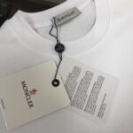 P75 💥 MON*CLER 蒙口 最新款情侣款圆领短袖 情侣T恤～ 春夏新品 高品质 🔥🔥时尚百搭潮款 定制进口面料 ！穿着舒适 透气 时尚不失个性 上身休闲随性 帅气有型 彰显大牌气质！！ 颜色：黑色 白色 尺码：M-3XL (下单请报身高体重)