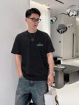 weigou_223990_8_cca05a325f P80 moncle~ 蒙口刺绣字母徽章 《区别通货面料》7a抗菌短袖tee 负离子上身十分舒适,男女同款半袖,落肩宽松版型 颜色: 黑色 白色 咖啡色 尺码:S(90-130斤) M(125-150斤) L(135-165斤) XL(160-190斤) XXL(185-220斤)