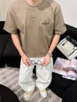 weigou_224031_7_95597c3a6c P80 moncle~ 蒙口刺绣字母徽章 《区别通货面料》7a抗菌短袖tee 负离子上身十分舒适,男女同款半袖,落肩宽松版型 颜色: 黑色 白色 咖啡色 尺码:S(90-130斤) M(125-150斤) L(135-165斤) XL(160-190斤) XXL(185-220斤)