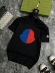 P70 品牌： 蒙口 (胖子福音)原单男士休闲短袖T恤，2026春夏新品，定制胸前顶级logo 工艺、搭配整件细节 品质及剪裁设计都堪称一流，定制进口丝光棉面料！型格十足，配色轻熟百搭。M-5XL(穿到220斤)