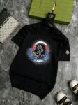 P70 品牌： 蒙口 (胖子福音)原单男士休闲短袖T恤，2026春夏新品，定制胸前顶级logo 工艺、搭配整件细节 品质及剪裁设计都堪称一流，定制进口丝光棉面料！型格十足，配色轻熟百搭。M-5XL(穿到220斤)