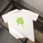 weigou_224253_0_35f1ec8846 P75 💥 MONCLER 蒙口 夏季新款圆领短袖T恤!270克重磅高端纯棉面料,手感质感都极完美!修身裁剪设计干净利落!时尚又好看!走线做工非常精致!版型效果超赞!而且透气性能超强!任何年龄阶段都可轻松驾驭,男士衣橱里必备的单品。 颜色: 米白 黑色 码数:M-3XL (下单请报身高体重)