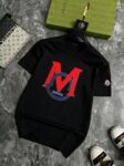 P70 品牌： 蒙口 (胖子福音)原单男士休闲短袖T恤，2026春夏新品，定制胸前顶级logo 工艺、搭配整件细节 品质及剪裁设计都堪称一流，定制进口丝光棉面料！型格十足，配色轻熟百搭。M-5XL(穿到220斤)