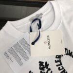 weigou_224310_3_3ae8223f07 P75 💥 蒙口 夏季新款圆领短袖T恤!270克重磅高端纯棉面料,手感质感都极完美!修身裁剪设计干净利落!时尚又好看!走线做工非常精致!版型效果超赞!而且透气性能超强!任何年龄阶段都可轻松驾驭,男士衣橱里必备的单品。 颜色: 米白 黑色 码数:M-3XL (下单请报身高体重)