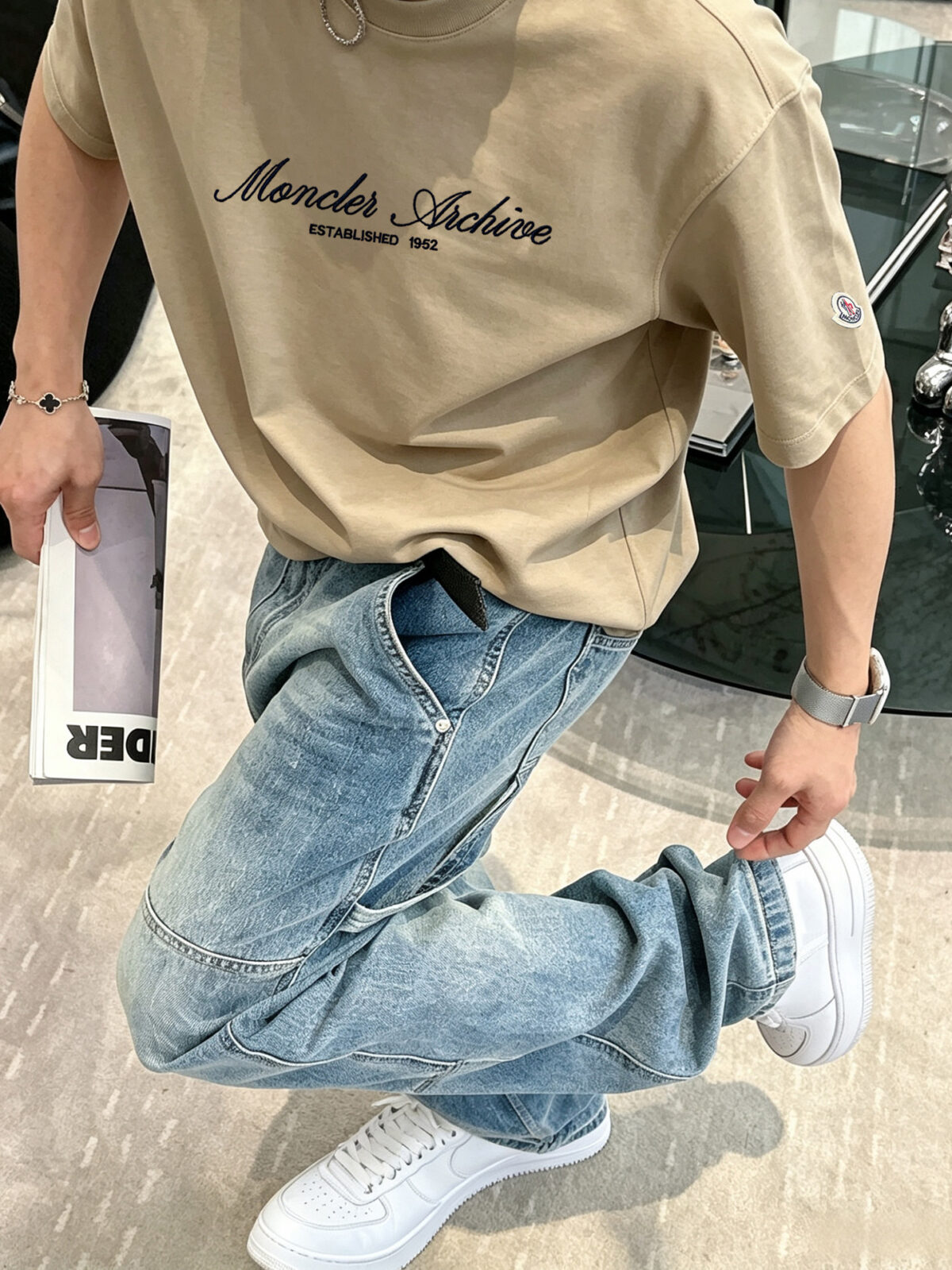 weigou_224311_6_6ecb2886f8 P80 moncle~ 蒙口刺绣字母徽章 《区别通货面料》7a抗菌短袖tee 负离子上身十分舒适,男女同款半袖,落肩宽松版型 颜色: 黑色 白色 咖啡色 尺码:S(90-130斤) M(125-150斤) L(135-165斤) XL(160-190斤) XXL(185-220斤)