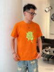 P70 品牌： 蒙口 (胖子福音)原单男士休闲短袖T恤，2026春夏新品，定制胸前顶级logo 工艺、搭配整件细节 品质及剪裁设计都堪称一流，定制进口丝光棉面料！型格十足，配色轻熟百搭。M-5XL(穿到220斤)
