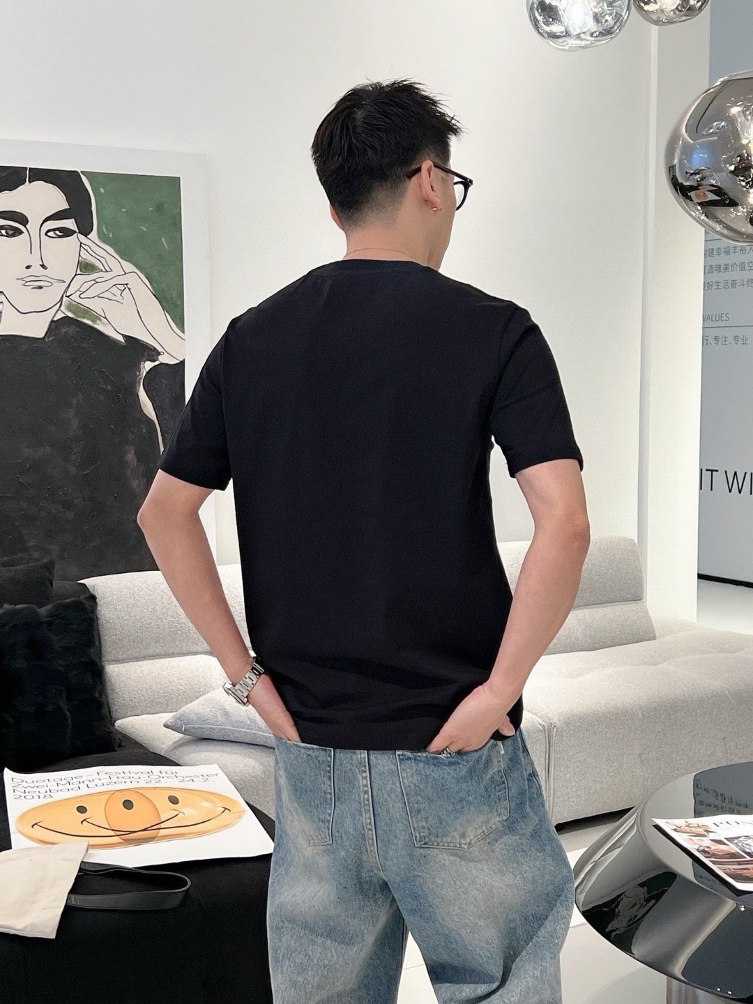 P70 品牌： 蒙口 (胖子福音)原单男士休闲短袖T恤，2026春夏新品，定制胸前顶级logo 工艺、搭配整件细节 品质及剪裁设计都堪称一流，定制进口丝光棉面料！型格十足，配色轻熟百搭。M-5XL(穿到220斤)