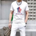 P70 品牌： 蒙口 (胖子福音)原单男士休闲短袖T恤，2026春夏新品，定制胸前顶级logo 工艺、搭配整件细节 品质及剪裁设计都堪称一流，定制进口丝光棉面料！型格十足，配色轻熟百搭。M-5XL(穿到220斤)