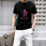 P70 品牌： 蒙口 (胖子福音)原单男士休闲短袖T恤，2026春夏新品，定制胸前顶级logo 工艺、搭配整件细节 品质及剪裁设计都堪称一流，定制进口丝光棉面料！型格十足，配色轻熟百搭。M-5XL(穿到220斤)