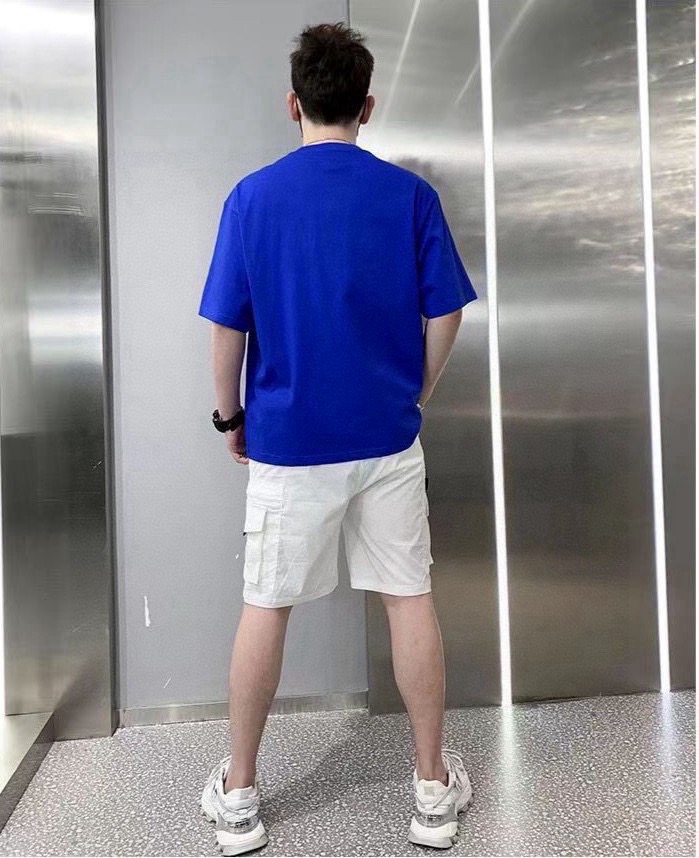 P70 品牌： 蒙口 (胖子福音)原单男士休闲短袖T恤，2026春夏新品，定制胸前顶级logo 工艺、搭配整件细节 品质及剪裁设计都堪称一流，定制进口丝光棉面料！型格十足，配色轻熟百搭。M-5XL(穿到220斤)