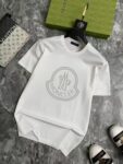 P70 品牌： 蒙口 (胖子福音)原单男士休闲短袖T恤，2026春夏新品，定制胸前顶级logo 工艺、搭配整件细节 品质及剪裁设计都堪称一流，定制进口丝光棉面料！型格十足，配色轻熟百搭。M-5XL(穿到220斤)
