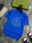 P70 品牌： 蒙口 (胖子福音)原单男士休闲短袖T恤，2026春夏新品，定制胸前顶级logo 工艺、搭配整件细节 品质及剪裁设计都堪称一流，定制进口丝光棉面料！型格十足，配色轻熟百搭。M-5XL(穿到220斤)