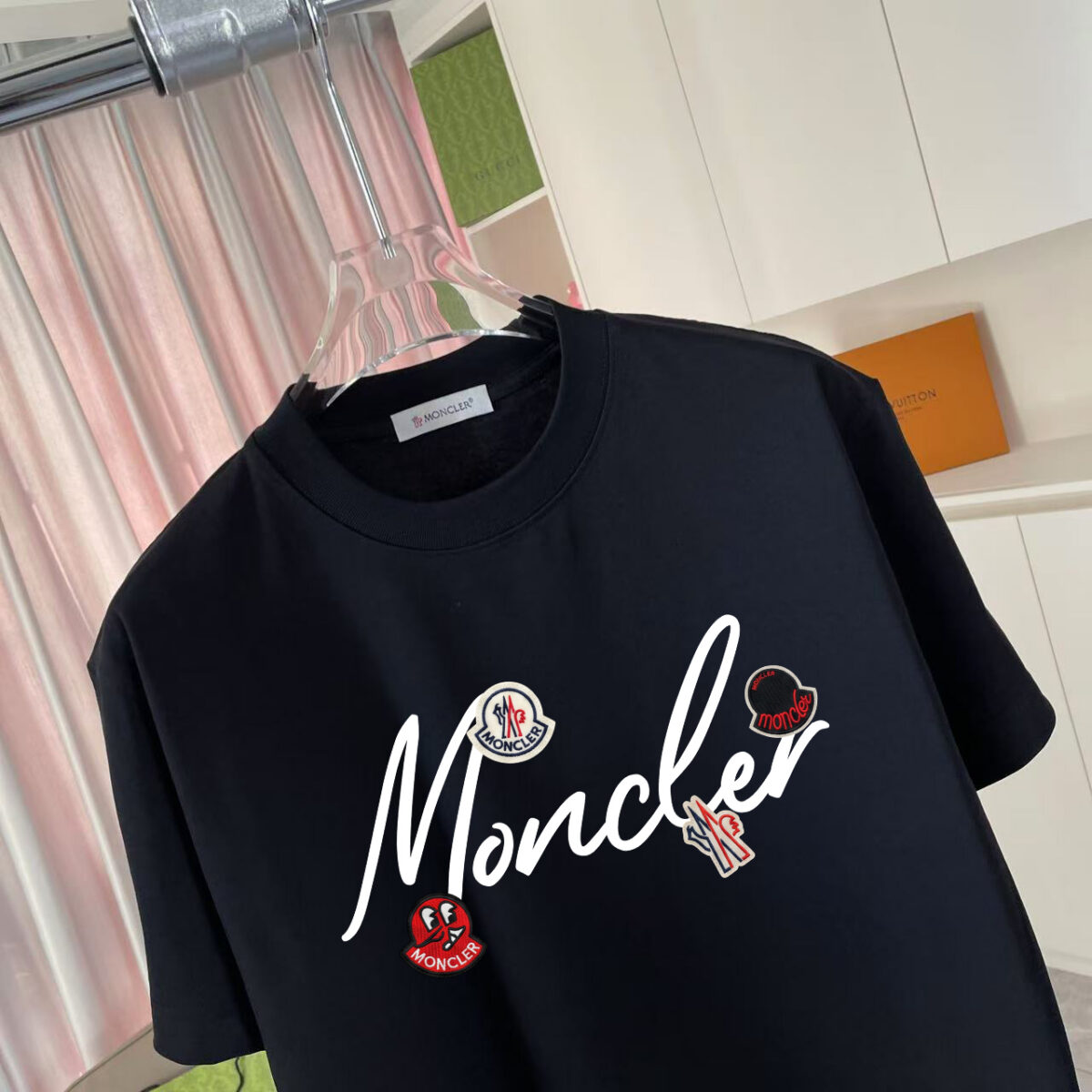 P70 Moncle* 蒙口2026夏季新款 个性logo印花 定制面料300 短袖t恤 男女同款 尺码：S M L XL XXL 五个码 颜色：黑色 白色 绿色 紫色