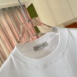 P70 Moncle* 蒙口2026夏季新款 个性logo印花 定制面料300 短袖t恤 男女同款 尺码：S M L XL XXL 五个码 颜色：黑色 白色 绿色 紫色