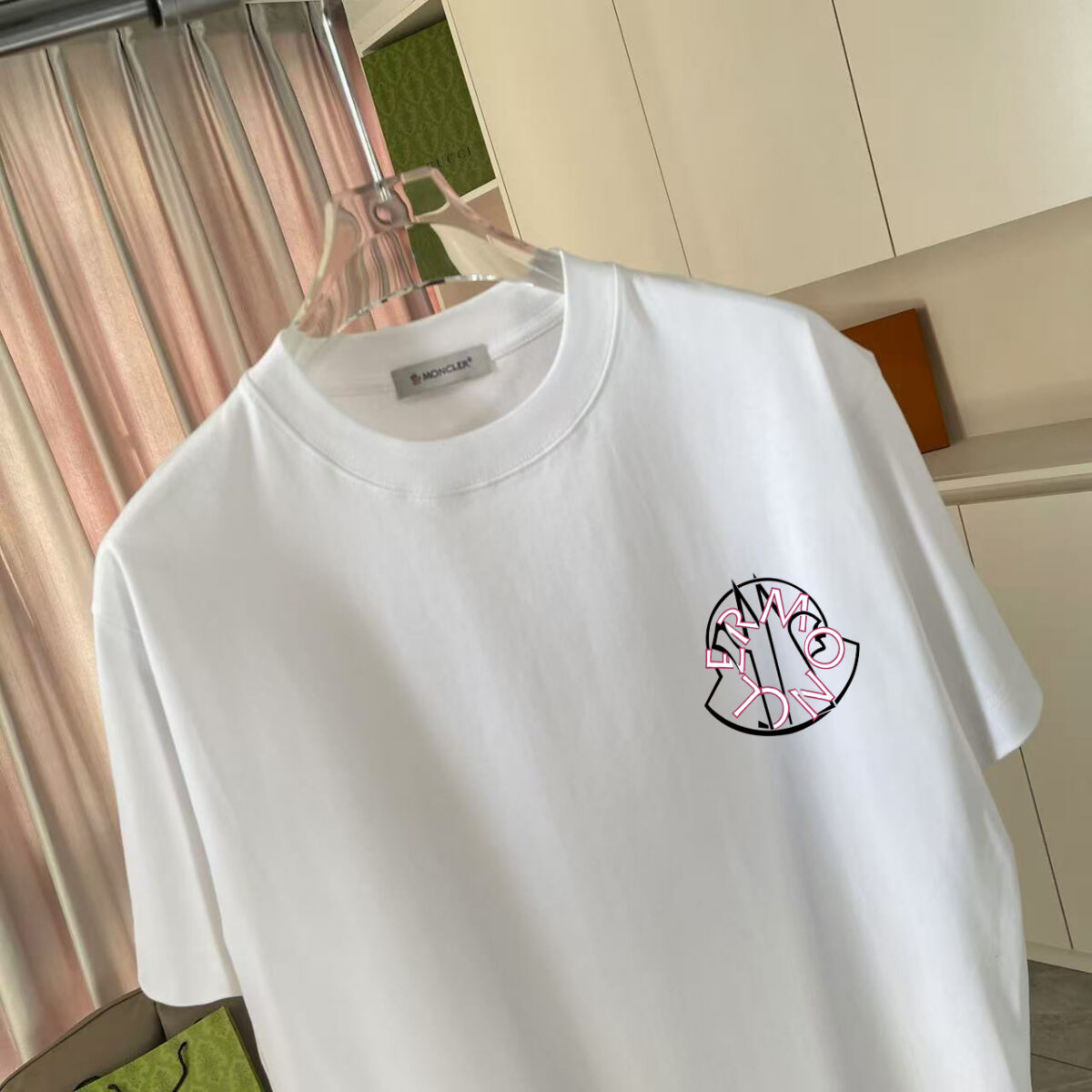 P70 Moncle* 蒙口2026夏季新款 个性logo印花 定制面料300 短袖t恤 男女同款 尺码：S M L XL XXL 五个码 颜色：黑色 白色 绿色 紫色