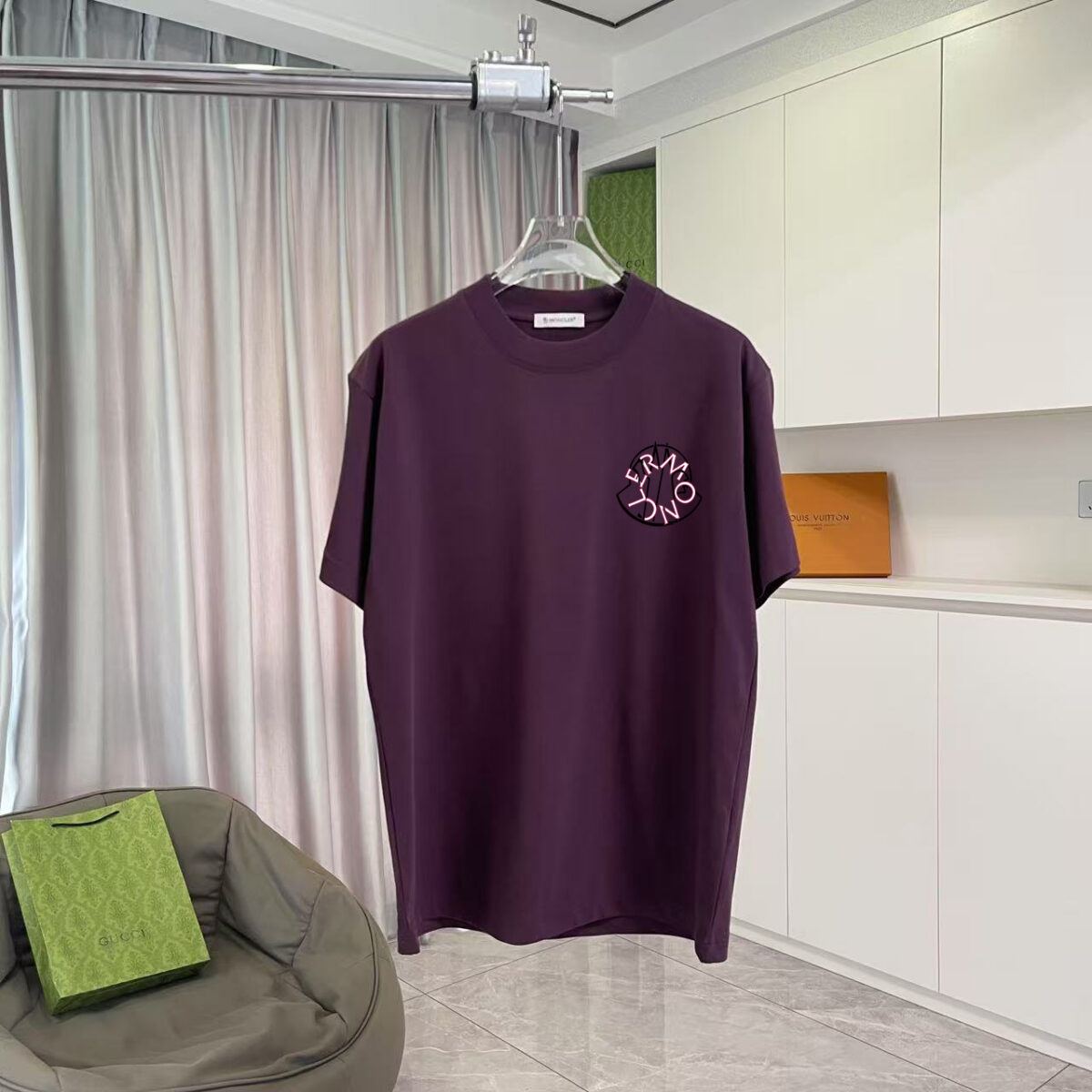 P70 Moncle* 蒙口2026夏季新款 个性logo印花 定制面料300 短袖t恤 男女同款 尺码：S M L XL XXL 五个码 颜色：黑色 白色 绿色 紫色