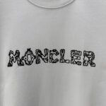 P70 MONCL* 蒙口* 2026春夏新款短袖T恤 定制纯棉字母logo 美丽绒 颜色：黑色 白色 深蓝 棕色 码数：S M L XL XXL
