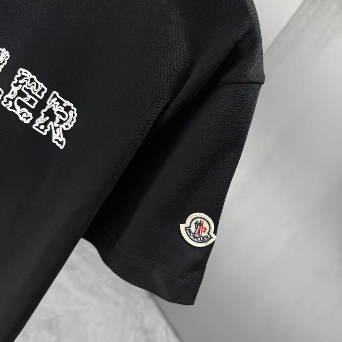 P70 MONCL* 蒙口* 2026春夏新款短袖T恤 定制纯棉字母logo 美丽绒 颜色：黑色 白色 深蓝 棕色 码数：S M L XL XXL