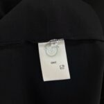 weigou_225156_11_1a58b18f74 P70 款号TM1048 MONCLER 蒙口字母印花章仔刺绣圆领短袖 面料:280克32支双纱纯棉面料 工艺:重工精梳棉 螺纹同缸同色 整体不会有色差 当下热度爆款 男女情侣款 定制原版一致辅料 三标齐全 os宽松版型 最大可穿到200斤左右 颜色:白色 黑色 尺码:S M L XL