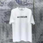 weigou_225179_1_99f5abcfb5 P75 MONCLE* 蒙口* 2026新款 厚板胶➕章仔logo 短袖t恤 宽松版型男女同款 尺码 S M L XL XXL 黑色 白色 藏青色 灰色