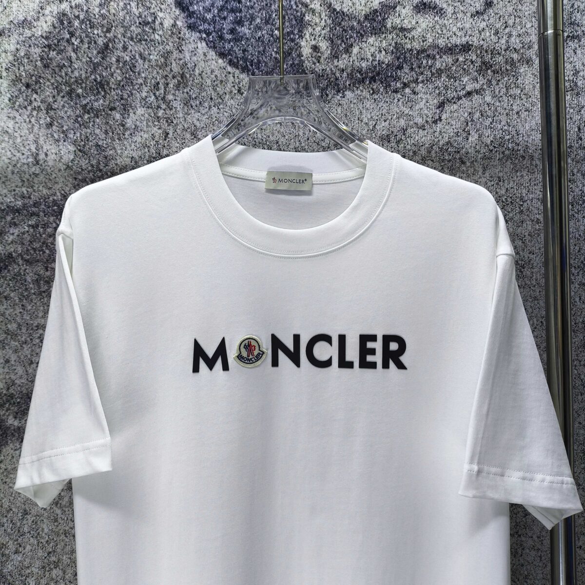 weigou_225179_2_7ade0c9745 P75 MONCLE* 蒙口* 2026新款 厚板胶➕章仔logo 短袖t恤 宽松版型男女同款 尺码 S M L XL XXL 黑色 白色 藏青色 灰色