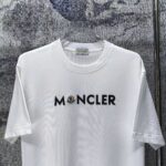 weigou_225179_2_7ade0c9745 P75 MONCLE* 蒙口* 2026新款 厚板胶➕章仔logo 短袖t恤 宽松版型男女同款 尺码 S M L XL XXL 黑色 白色 藏青色 灰色