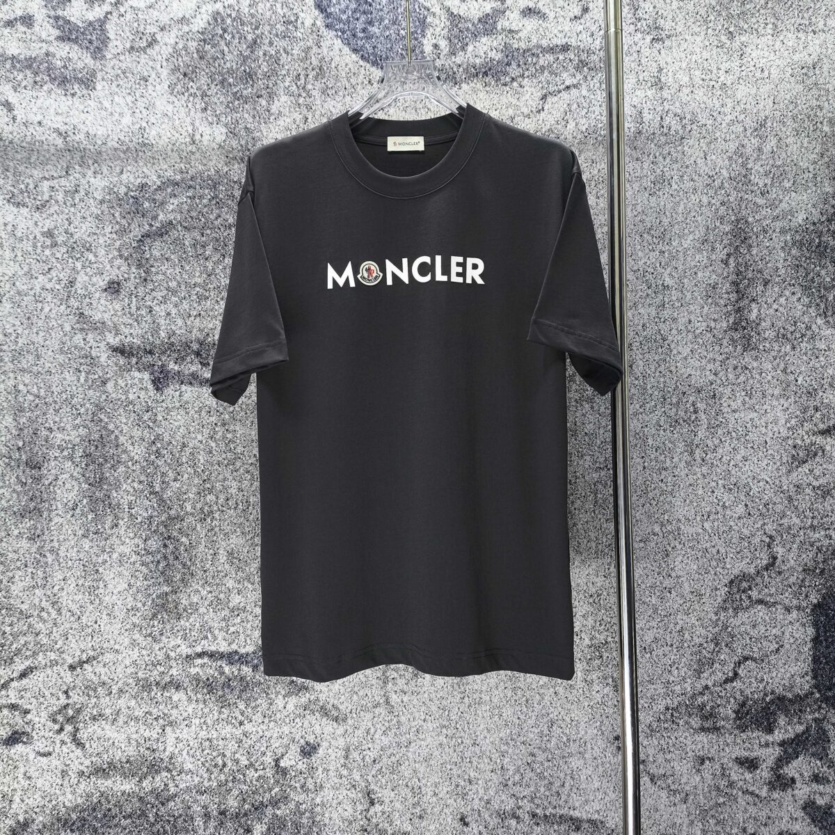P75 MONCLE* 蒙口* 2026新款 厚板胶➕章仔logo 短袖t恤 宽松版型男女同款 尺码 S M L XL XXL 黑色 白色 藏青色 灰色