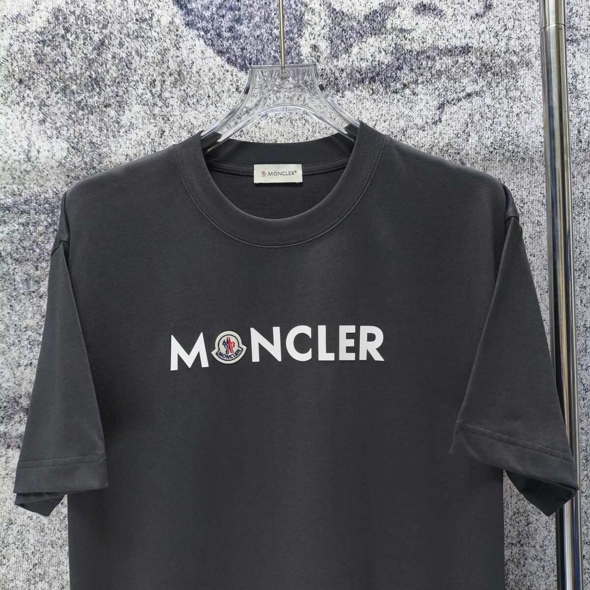 P75 MONCLE* 蒙口* 2026新款 厚板胶➕章仔logo 短袖t恤 宽松版型男女同款 尺码 S M L XL XXL 黑色 白色 藏青色 灰色