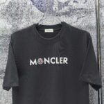 P75 MONCLE* 蒙口* 2026新款 厚板胶➕章仔logo 短袖t恤 宽松版型男女同款 尺码 S M L XL XXL 黑色 白色 藏青色 灰色