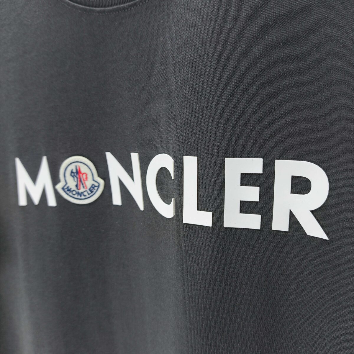 P75 MONCLE* 蒙口* 2026新款 厚板胶➕章仔logo 短袖t恤 宽松版型男女同款 尺码 S M L XL XXL 黑色 白色 藏青色 灰色