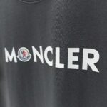 P75 MONCLE* 蒙口* 2026新款 厚板胶➕章仔logo 短袖t恤 宽松版型男女同款 尺码 S M L XL XXL 黑色 白色 藏青色 灰色