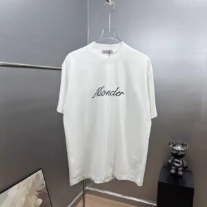 weigou_225232_0_cc1169b310 P80 Mon de~蒙口字母刺绣徽章 《区别通货面料》双纱纯棉7a抗菌短袖tee 上身十分舒适,男女同款半袖,落肩宽松版型 颜色: 黑色 白色 咖啡色 尺码:S(90-130斤) M(125-150斤) L(135-165斤) XL(160-190斤) XXL(185-220斤)