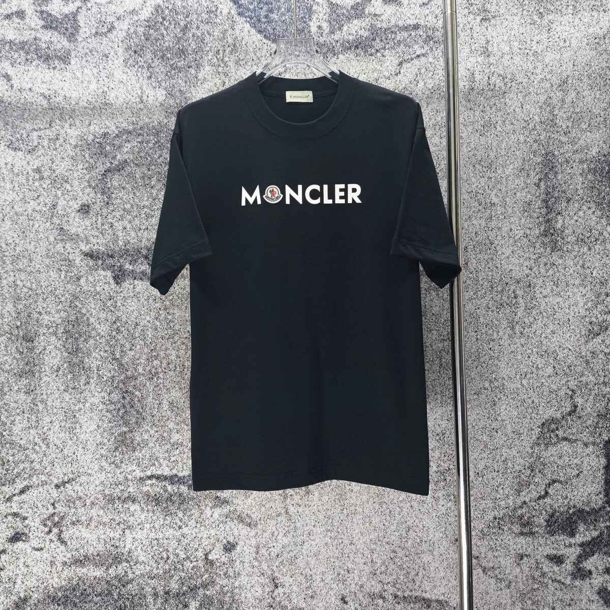 weigou_225336_0_50ce06ad64 P75 MONCLE* 蒙口* 2026新款 厚板胶➕章仔logo 短袖t恤 宽松版型男女同款 尺码 S M L XL XXL 黑色 白色 藏青色 灰色