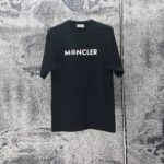 weigou_225336_0_50ce06ad64 P75 MONCLE* 蒙口* 2026新款 厚板胶➕章仔logo 短袖t恤 宽松版型男女同款 尺码 S M L XL XXL 黑色 白色 藏青色 灰色