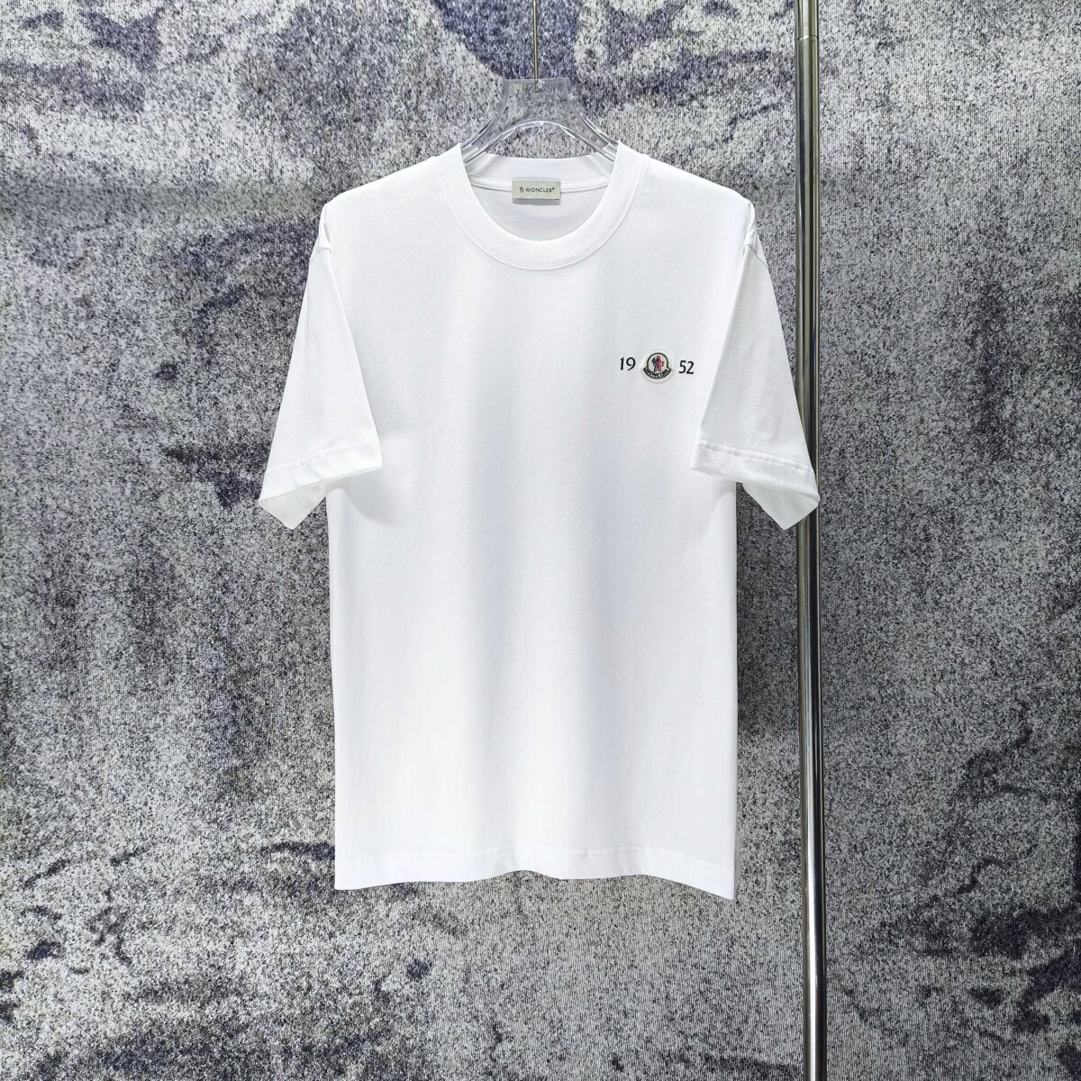P75 MONCLE* 蒙口* 2026新款 植绒➕章仔logo 短袖t恤 宽松版型男女同款 尺码 S M L XL XXL 黑色 白色 藏青色 灰色