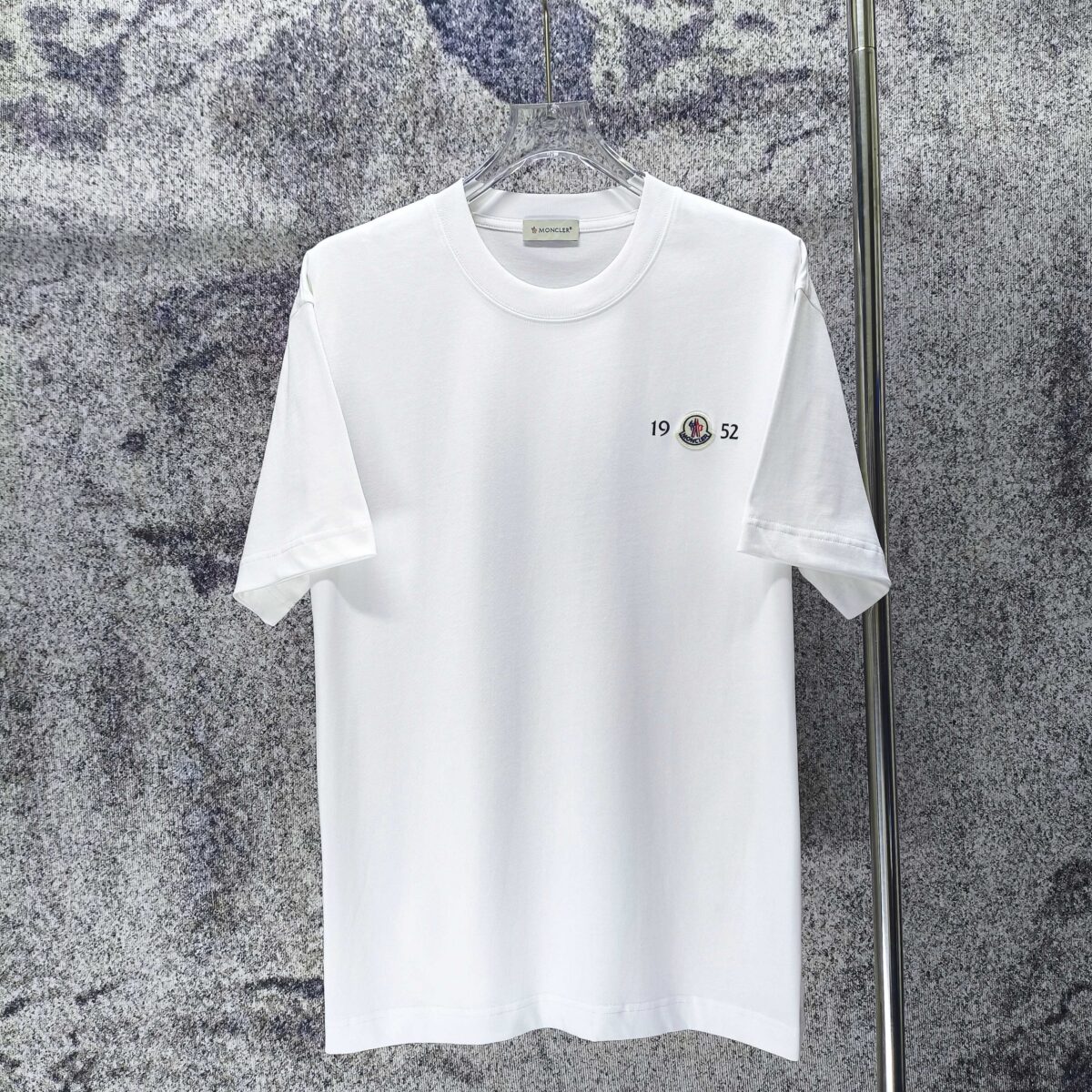 P75 MONCLE* 蒙口* 2026新款 植绒➕章仔logo 短袖t恤 宽松版型男女同款 尺码 S M L XL XXL 黑色 白色 藏青色 灰色